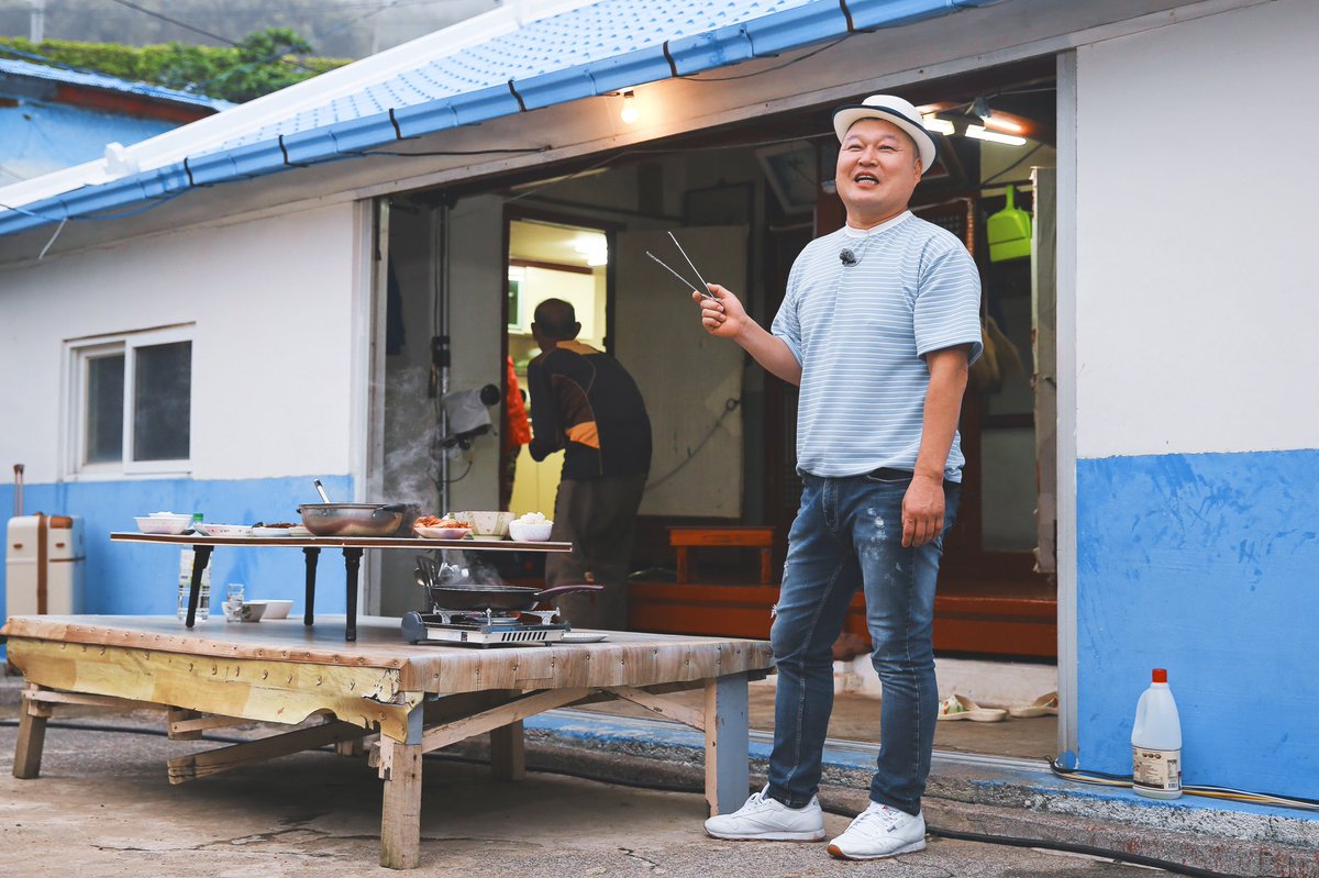 .
이제는 샅바말고 주방도구가 어울리는 남자
.
#사실은_요리신동(?)
#싱싱한_섬재료_버프_조금만_받을께예~😆
.
#강호동 #이수근 #이연희 #섬총사2
#섬총사 #컴백 #시즌2 #뚝딱뚝딱섬스테이 
#본방사수 #섬ing_soon #연도 #소리도
#힐링섬스테이 #Olive #tvN #밤11시
#월요예능 #월요일은_섬데이
