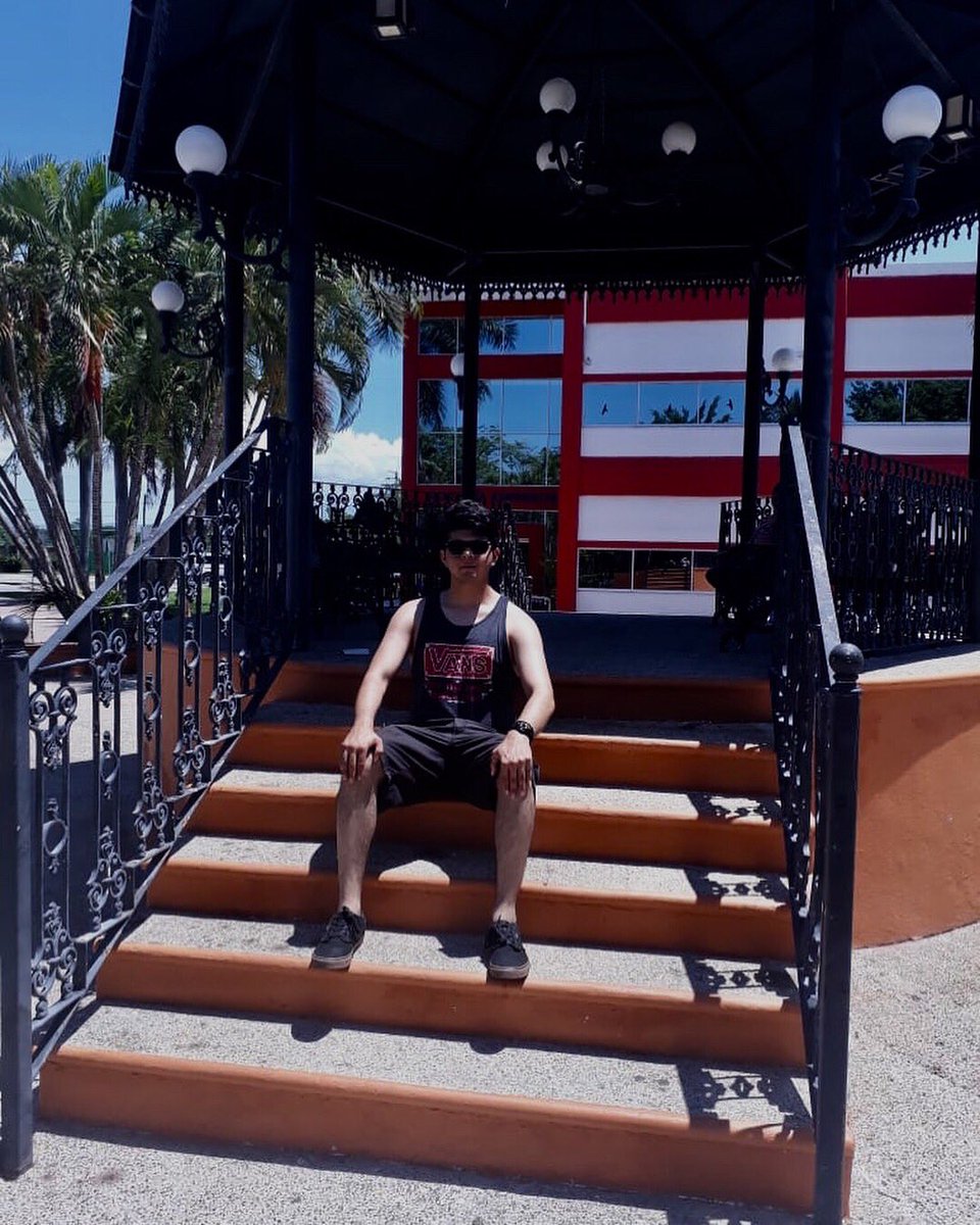Antonio__Gris's tweet photo. This has been a very sweaty trip and I’m sunburnt now. So far so good ! 🍅🇲🇽☀️🏝🕶 #PuertoVallarta https://t.co/4XN6IU5Hn2