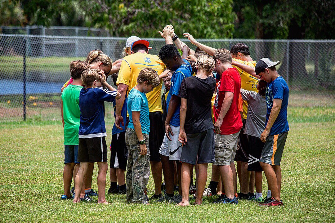 ChrisRegan23's tweet image. It’s not how you start, it’s how you finish. Finish Strong Day 4 was a blast 🔥Big thanks to @jsimms1119 for sowing into the hearts and souls of our local athletes today! God is moving! #treasurecoastFCA ##FCAStrong #KingJesus
