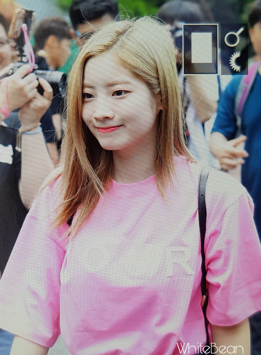 Dahyun_Fan's tweet photo. 파이팅

#다현 #트와이스 #dahyun #Twice #ダヒョン https://t.co/Rs1vB4jYcR