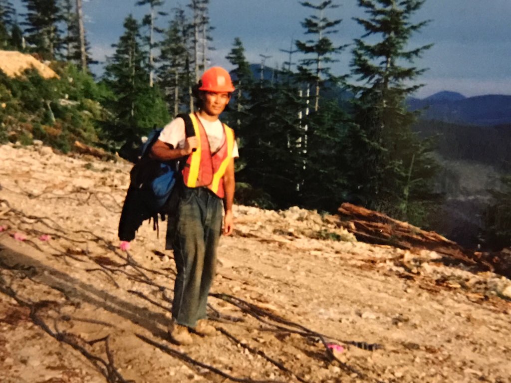 jdgemm's tweet photo. Early 90’s worked for Canadian Air Crane as heli-logger in summer during university. Long, hot, hard days, but good $ (8+hrs 1.5x, 11.5+hrs 2x rarely worked < 12hrs). No need for loans last 2yrs & lifelong appreciation for non-labor work #tbt #BC #helilogging #canadianaircrane https://t.co/8j0NcYihHM