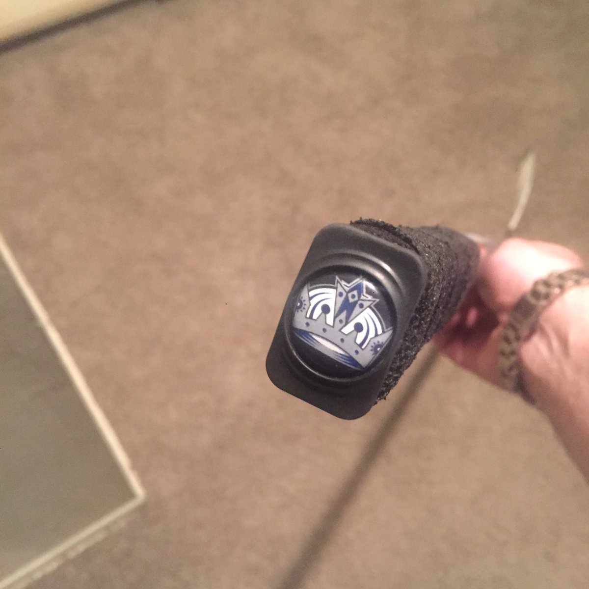 brianrowland's tweet image. LOVE this @LAKings end cap that @prostockhockey hooked me up with a while back. Had to put it into my @WarriorHockey #CovertQREdge  Now it’s pretty much the perfect stick. #WarriorVIP