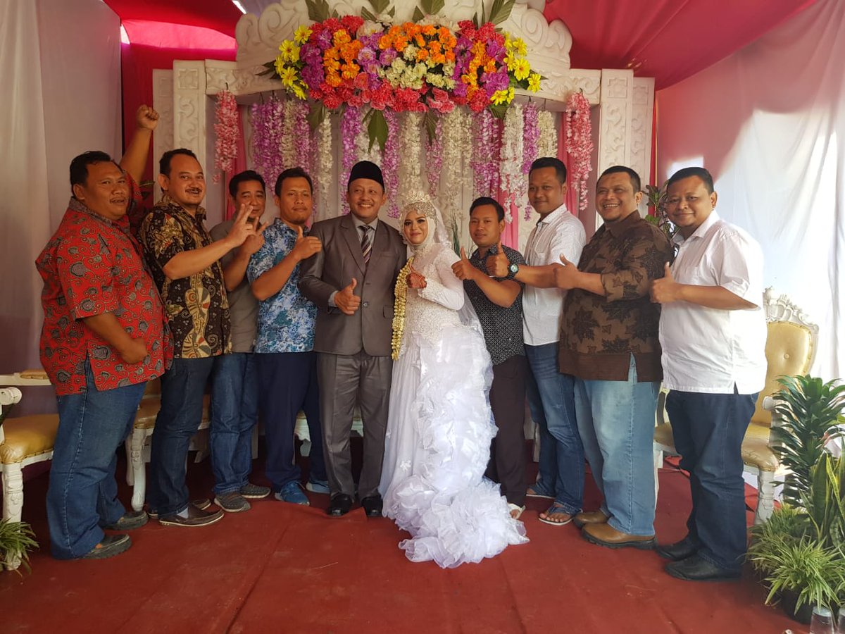 spbumoga's tweet photo. Selamat Menempuh Hidup Baru buat admin @spbumoga ... mbak Nisa & mas Agus Yuari ... semoga Sakinah Mawadah Warohmah 💕 .
#happyweeding #happyfriday #jumatberkah #samawa #kebanggan #moga #pemalang #ardinaprima https://t.co/qWbJjr1iJx