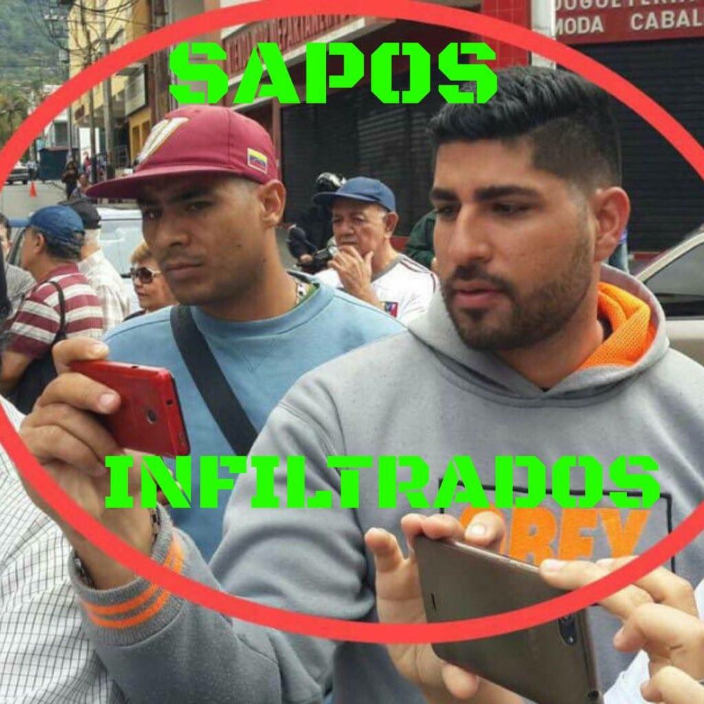 VandarX1's tweet photo. #IDENTIFICALOS Estos dos trabajan para el SEBIN y operan como infiltrados en las protestas de la ciudad de #Mérida
Van a tomar fotos y a identificar a opositores para después entregárselos a sus “jefes”.
#ALERTAMERIDA https://t.co/K2ezoxDB3Y