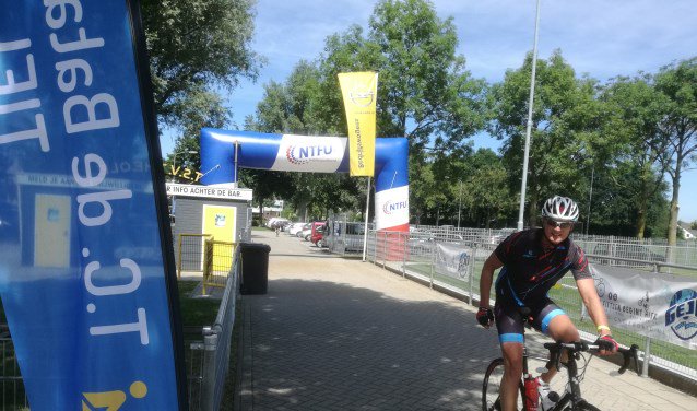 Fietsen langs kersen met TC de Batauwers  - zakengidstiel.nl/lees/460401/ti…