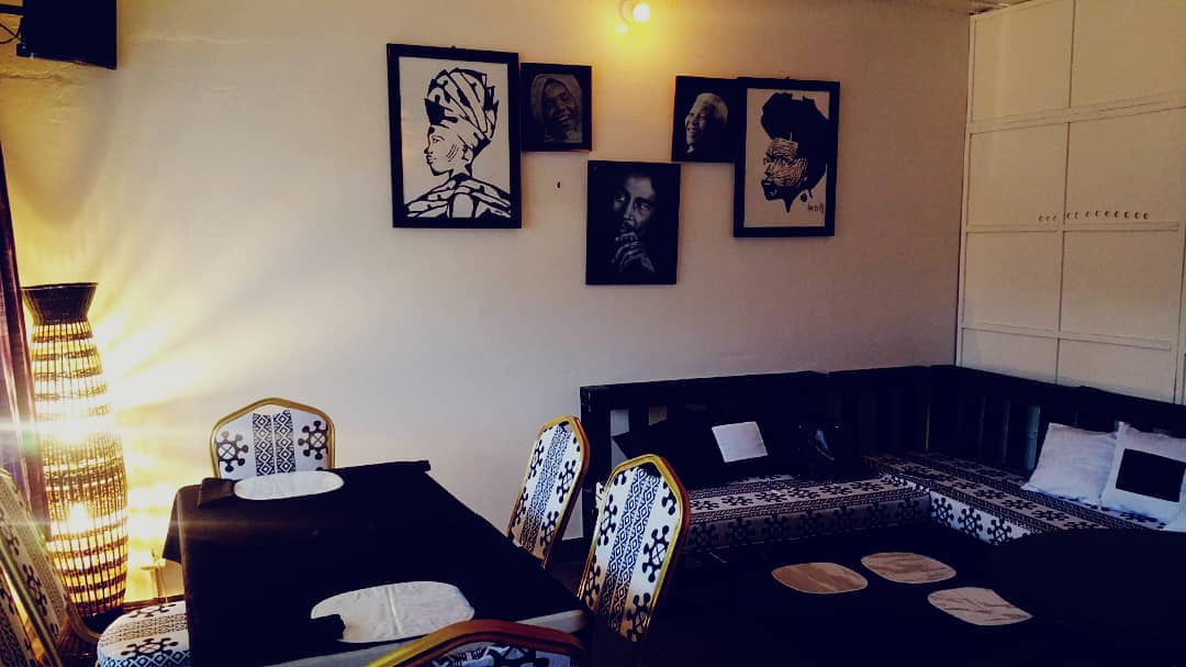 PrimoRestoLome's tweet photo. Le saviez-vous? Un nouvel endroit ouvre ses portes à #lome. Cuisine gourmande de #cheznous, #cocktails rastas, wifi gratuit à haut débit (30mo/s)! Tout ce qu'on aime en un seul endroit, tu reviendras! #africantaste #primoresto #Africa https://t.co/xaJtZeLE82