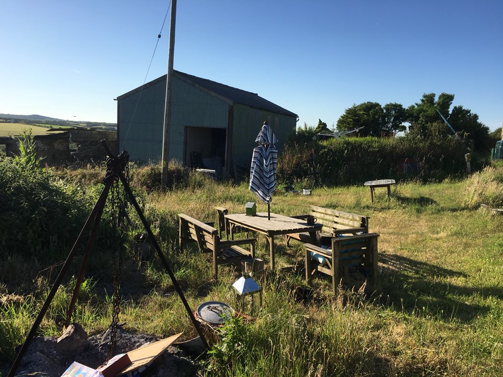 paulwadsworth3's tweet photo. Views from studio this morning. Courses for this year now fully booked but looking to add an extra date later in summer so feel free to contact or go on contact list. Also will be some 2 day life drawing courses. All dates will be posted on www.paulwadsworth. https://t.co/qlg1NqWpcc