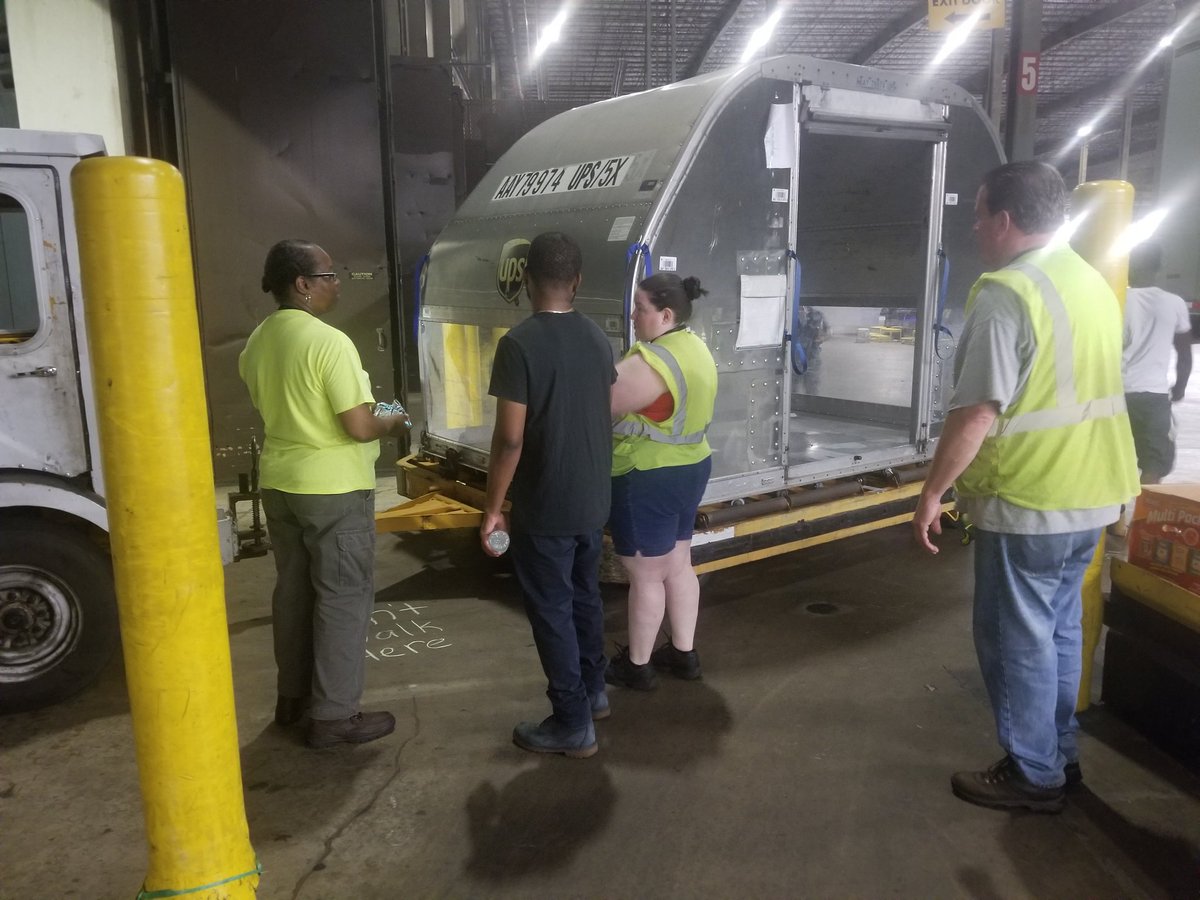 KenP_UPS's tweet photo. Night Hub &amp; Ramp Safety enforcing the importance of being aware of your surroundings with tugs and dollys. Get the drivers attention!! We're continually supporting a bridge between HUB and Ramp. @ChesapeakUPSers #teamphlsnaps @DSimkin87 @UPSTrayceParker @Blaize_UPS @JohnEitel2 https://t.co/xddfBbtH80