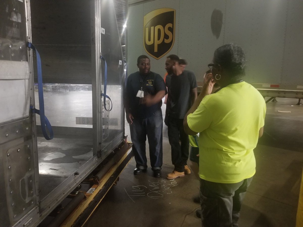 KenP_UPS's tweet photo. Night Hub &amp; Ramp Safety enforcing the importance of being aware of your surroundings with tugs and dollys. Get the drivers attention!! We're continually supporting a bridge between HUB and Ramp. @ChesapeakUPSers #teamphlsnaps @DSimkin87 @UPSTrayceParker @Blaize_UPS @JohnEitel2 https://t.co/xddfBbtH80