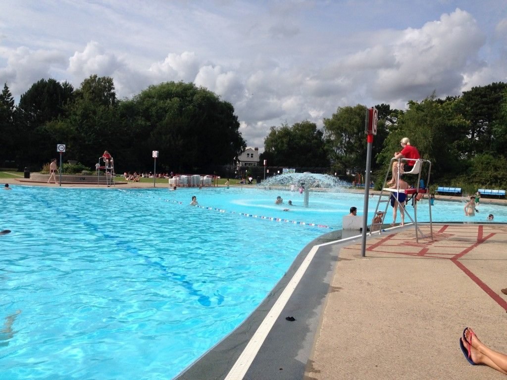 No1Homefinder's tweet photo. Make a Splash this Summer Lidos, pools and fun in the sun. https://t.co/FgGsFlnROt #Oxford #Blog #Staffrelocation #Relocation #Buyersagent #Lido #Homefinders #Coffeehouse https://t.co/xlUuX7mRPd