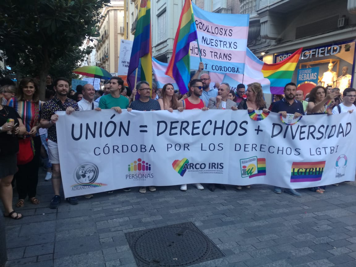 Córdoba | Ayer el #MunicipioOrgulloso cordobés celebró su II Marcha del #OrgulloLGTBI con el lema "Unión = Derechos + Diversidad. Córdoba por los derechos #LGTBI"