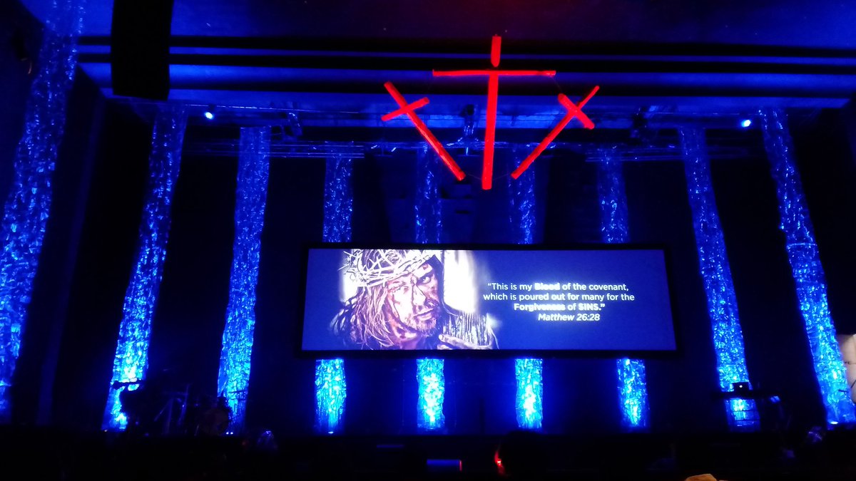 "His Love Ran Red"😍
#KlaPhotoWeek #Lights