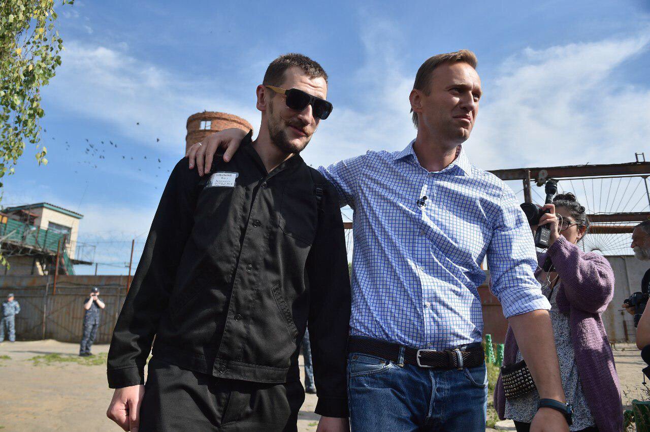 АУЕ кормит Навального: блогер делает деньги на «тюремной романтике» Dg1yQ6dXkAA9dDk