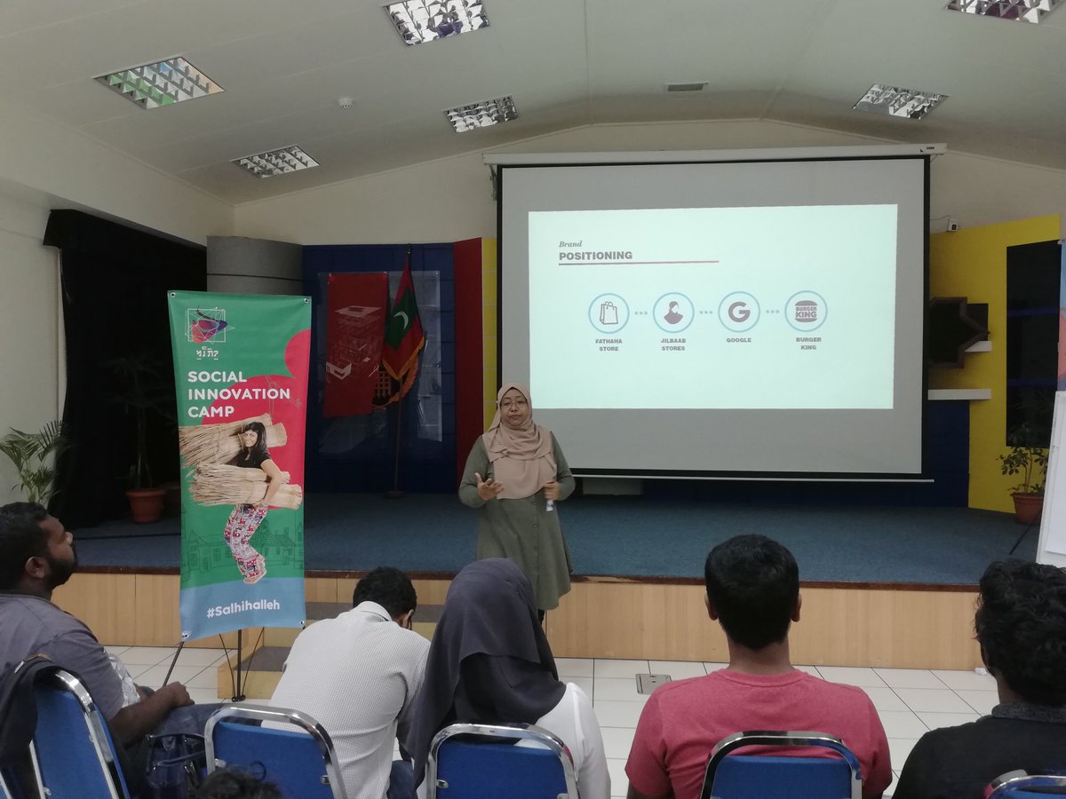 MiyaheliSIC's tweet photo. Session 3! @BCC_mv (Male' Branch) is taking us through the intricacies of marketing our ideas! 🤩 https://t.co/CcQkWMbPU2