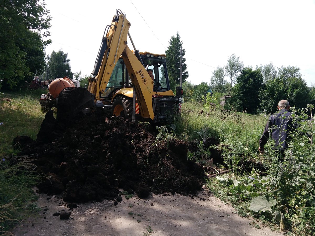 mupkomvenev's tweet photo. Устранение порыва на водоводе в н.п. Слобода Озеренская https://t.co/yZwRIxXWOH