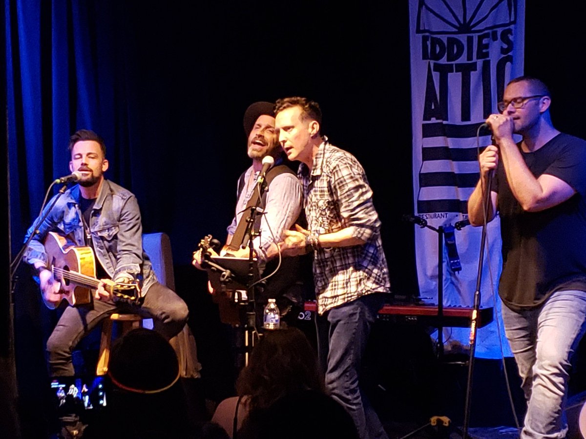 Paleonut_'s tweet photo. Such a great night with the @StationBreaks and @HaydenLeeMusic at my favorite venue @eddiesattic! So worth the lack of sleep & super early flight this morning! #OneFlightDownOneToGo #SinceWhenIsOrlandoOnTheWayFromAtlantaToNJ #NewGeography https://t.co/uKGp8hBKfO