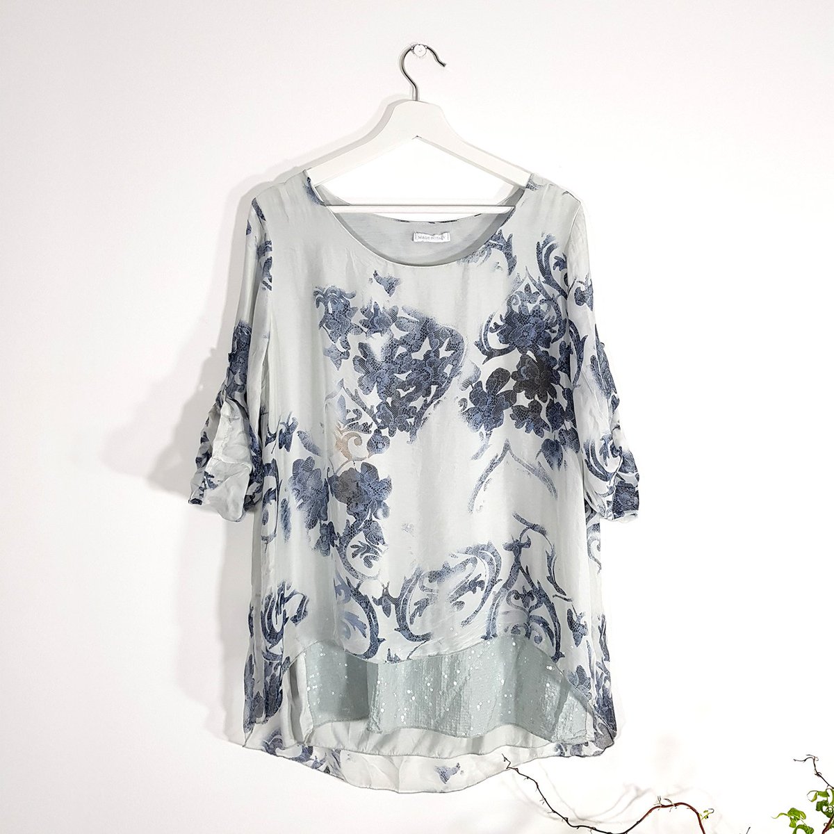 TempestDesigns's tweet photo. We are all guilty of living in jeans but sometimes jeans need elevating and this gorgeous silk top with navy jacquard print does just that! https://t.co/N0aBy3alsU
