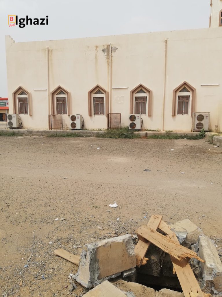 AkhbarBlghazi's tweet photo. عاجل | حفرة لتصريف مياه الأمطار مكشوفة وتشكل خطراً على المارة والأطفال بجوار جامع السوق بـ #العيدابي ومطالب من الأهالي بضرورة إيجاد حل عاجل من قبل الدفاع المدني بغلقها #بلغازي 

بواسطة : موسى الغزواني - العيدابي https://t.co/UNZd80wjJy