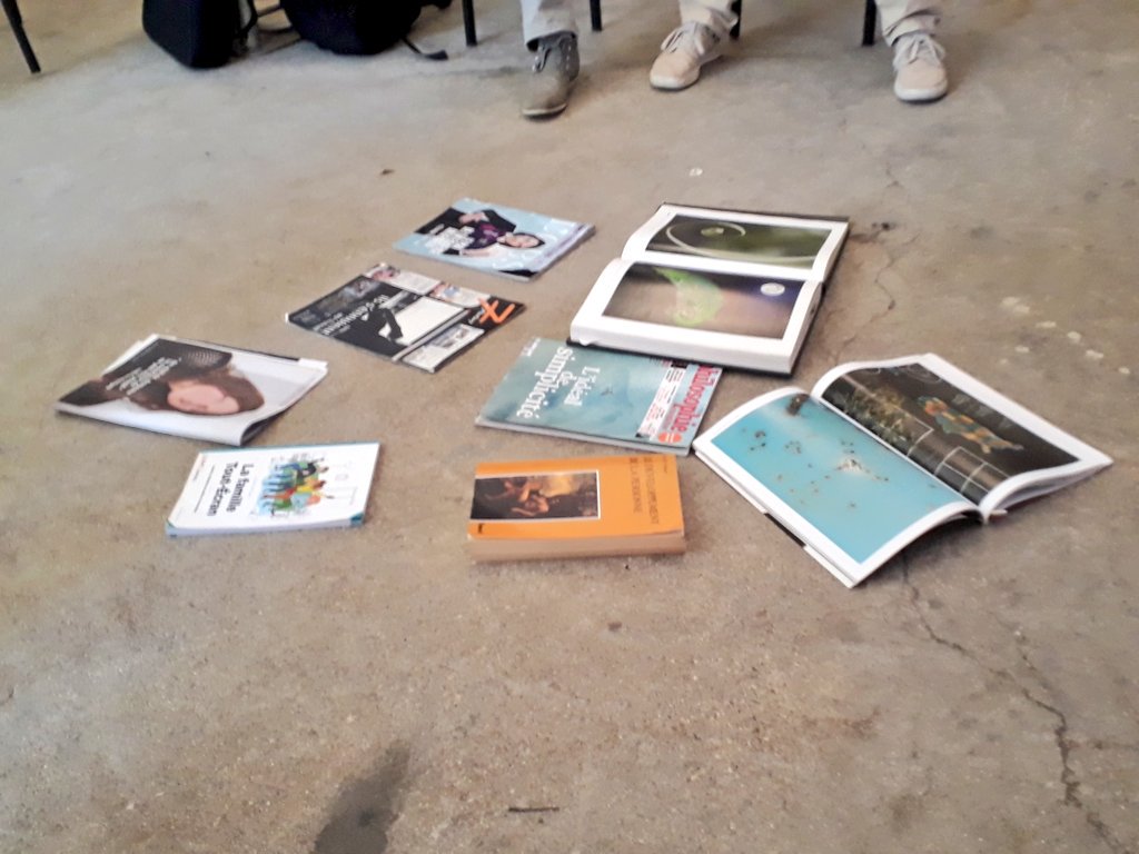 emilianazapato's tweet photo. Une bise aux collègues du @CLIC2018... Pendant ce temps, on inverse la formation en formant les formateurs et formatrices, et les collègues invités de @acpoitiers @DanePoitiers. Merci à @BernardChantal pour cette journée dans le tiers-lieu de Ligugé. https://t.co/GagaVAnnD3