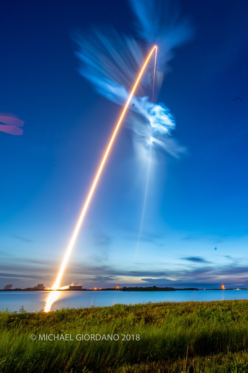 m_giordano's tweet photo. @SonyElectronics @SpaceX Falcon9 launch with Sony A7iii #Sony #SonyAlpha #Sony7iii #VenusLaowa https://t.co/YF0XjnKqfQ