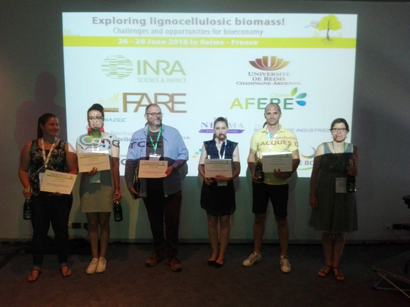 ExploreBiomass's tweet photo. Poster awards of #ELB2018 meeting go to 6 presenters 👏 from @FARE_Reims, Chaire ABI @AgroParisTech , #LERMAB @Univ_Lorraine, @IPHC_Strasbourg . They receive a nice diploma and a bottle of Champagne (local bioethanol product) 😄 ! https://t.co/6JUVsHTyal