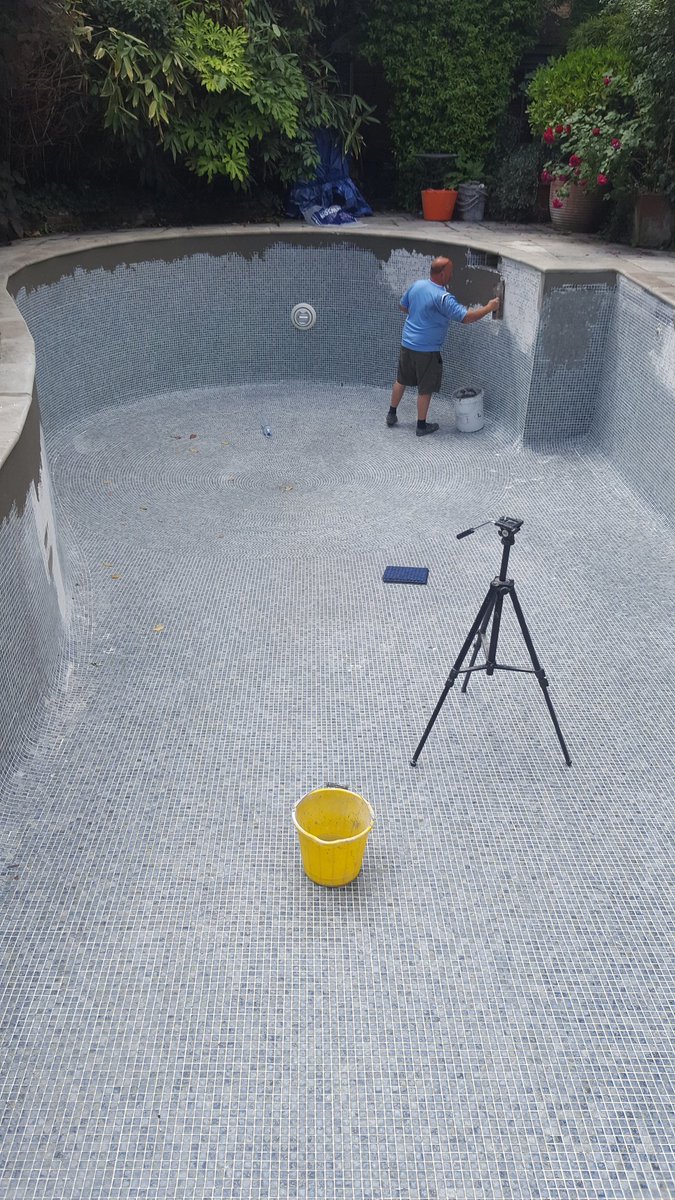 Roblowetiling's tweet image. Refurbished pool in South London. Lots of work in the single strips in the bottom. Using @WaxmanCeramicHQ sapphire mosaic and @ARDEXUKTiling adhesive and innocent black grout