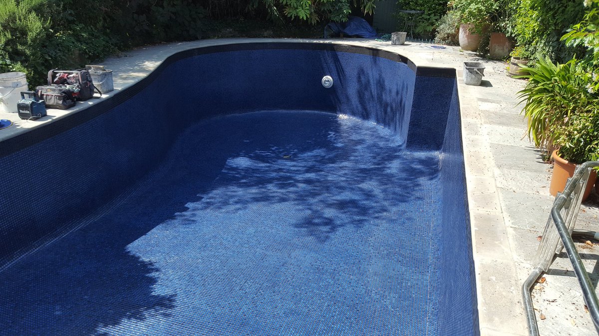 Roblowetiling's tweet image. Refurbished pool in South London. Lots of work in the single strips in the bottom. Using @WaxmanCeramicHQ sapphire mosaic and @ARDEXUKTiling adhesive and innocent black grout