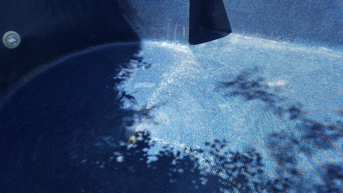 Roblowetiling's tweet image. Refurbished pool in South London. Lots of work in the single strips in the bottom. Using @WaxmanCeramicHQ sapphire mosaic and @ARDEXUKTiling adhesive and innocent black grout