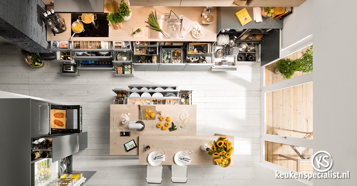 #Opbergruimte kan nog wel eens ‘een dingetje’ zijn in de #keuken. Gelukkig weten onze keukenspecialisten daar altijd wat op te vinden. Vind jouw dichtstbijzijnde #specialist via: bit.ly/Keukenspeciali…