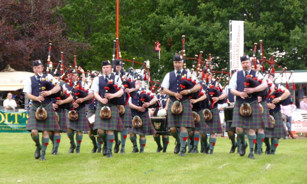 The 30th Anniversary Fair, in association with @NFUMutual kicks off with the @ValeofAtholl pipeband at 9:30am in the Main Ring.