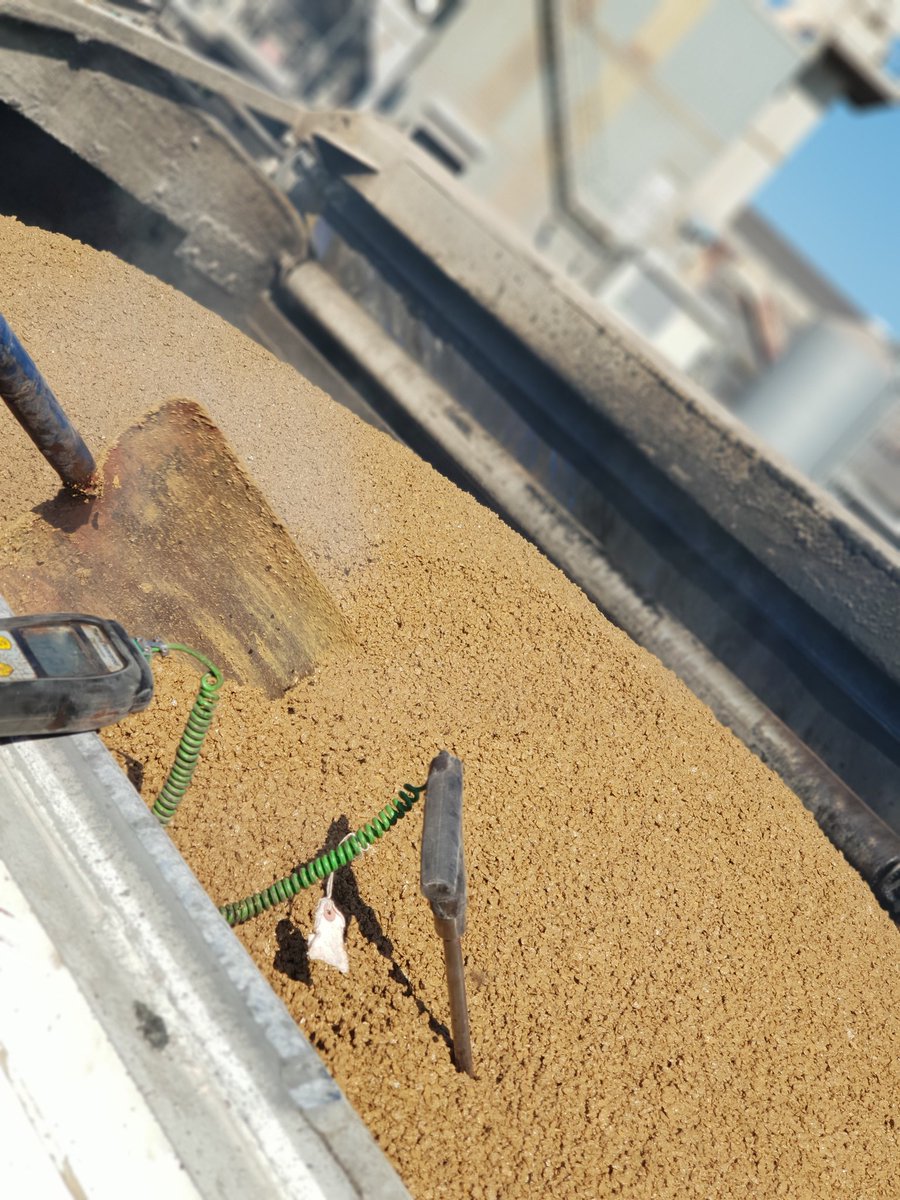 express_lee's tweet photo. 2nd day of 3 #knaresboroughjob #supercolourultra 6mm natural buff @express_asphalt Doncaster @AggregateUK with the help of @ResurfAsphalt #WeGotThis #noworries https://t.co/gtCsM2Wfno