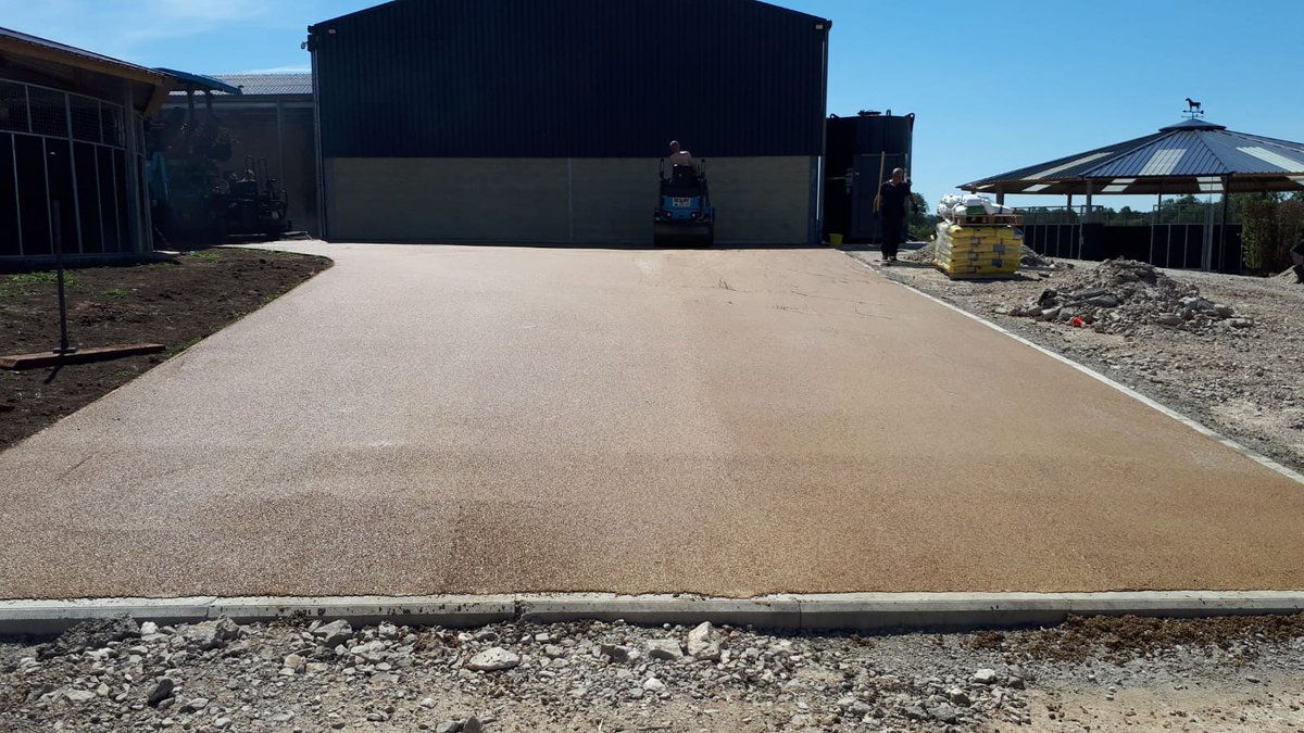 express_lee's tweet photo. 2nd day of 3 #knaresboroughjob #supercolourultra 6mm natural buff @express_asphalt Doncaster @AggregateUK with the help of @ResurfAsphalt #WeGotThis #noworries https://t.co/gtCsM2Wfno