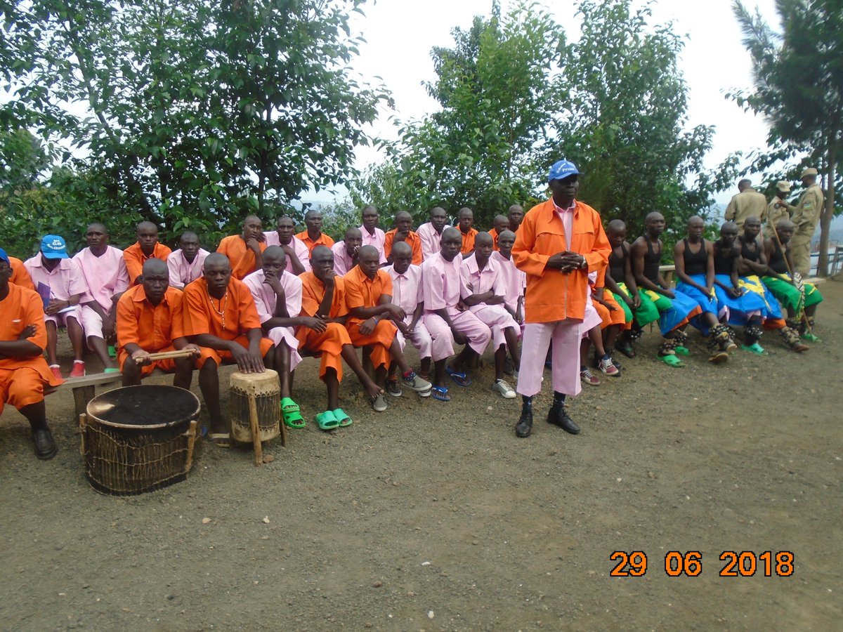 PrisonRubavu's tweet photo. Buri wa Gatanu Imfungwa n'abagororwa basurwa n'Imiryango yabo iba hanze. https://t.co/fMTm14j8rt