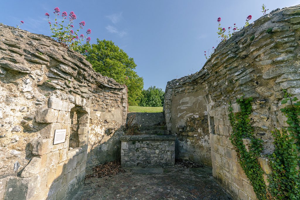 PilgrimTrust's tweet photo. St Augustine’s Abbey, Canterbury.

A place of deep sadness, ruined magnificence, with empty shrines of Saints among broken colonnades. Loss.

Except the great Anglo Saxon archway at the end, which survived even the total Norman rebuild. That feels good.

#oldway #pilgrimage https://t.co/InR1JOfLKy
