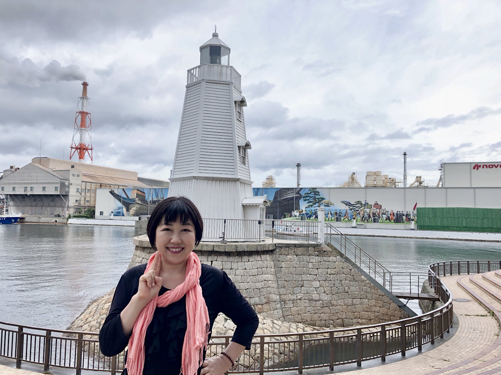 中国美術 緑玉石 女人像 観音 台付 501 A silver-inlaid bronze