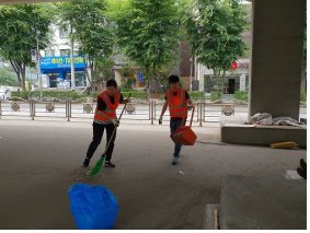 #성남시 #중원구 사회복지과
 중원구 사회복지과 및 환경위생과에서는    푸른우리(물청소업체)와 연계하여  모란고가 및  중원노인종합복지관 인근 물청소를 주기적으로  실시하고 있습니다. 한번에 해결되지 않는 노숙인 문제지만  항상 예의주시하며  민원발생을 야기하지 않도록 노력하겠습니다.