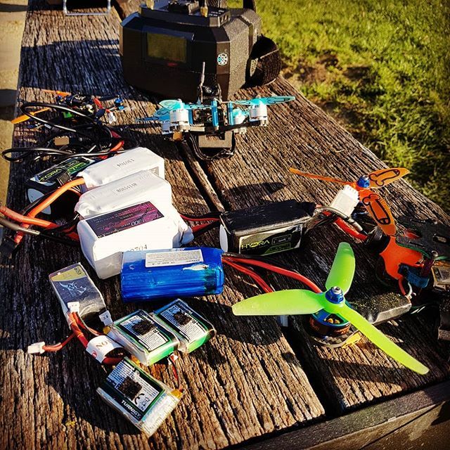 BrenMurrell's tweet photo. All them spent lipos... 😁 
#fpvlife #acrofpv #droneside #micromadness #quadcopter #quaddiction https://t.co/jcbuw9HHcW https://t.co/9P2jodqs5P