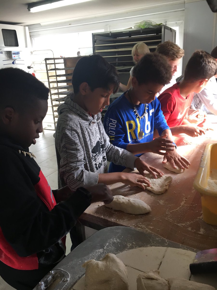 YH_Trips's tweet photo. This morning we learnt how to make croissants and learnt lots of new French words 🇫🇷#YorkHouseY7Frenchtrip https://t.co/ebYdEwiB9l