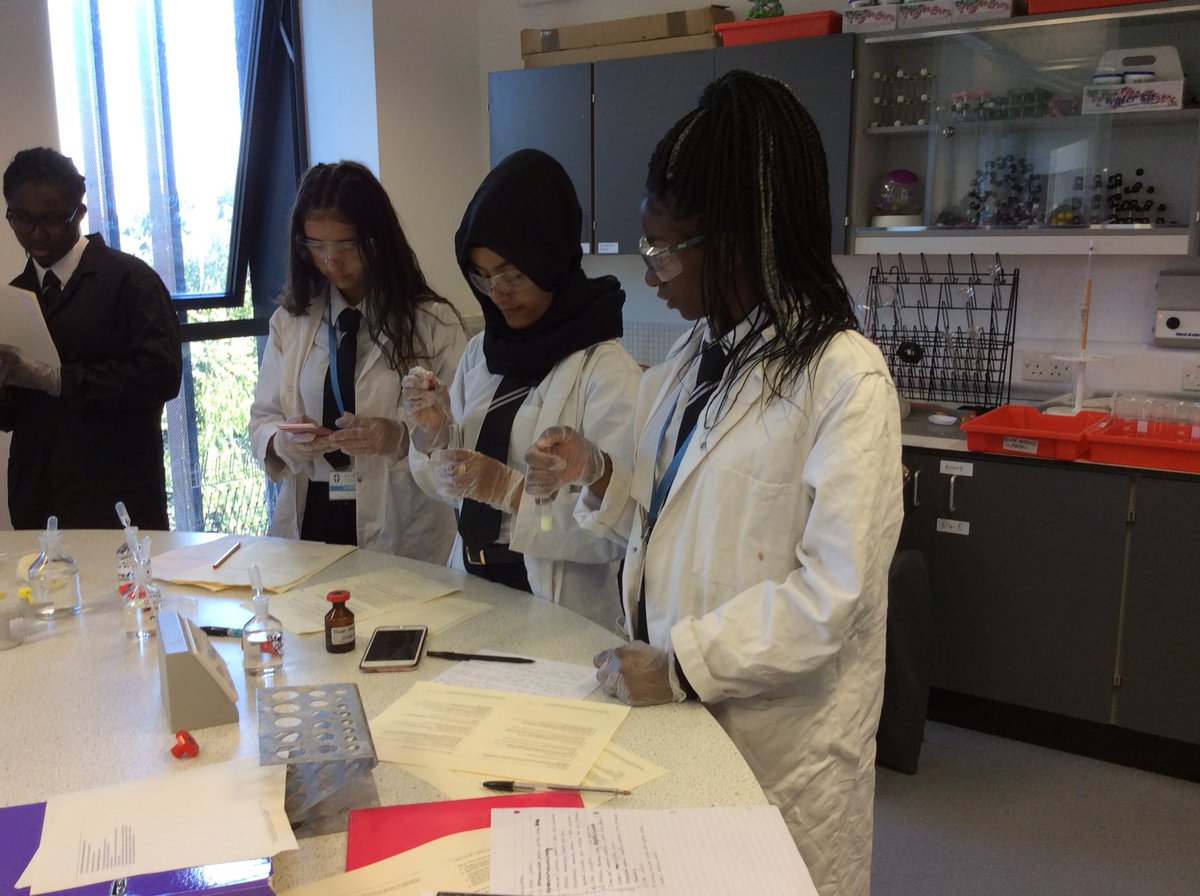 sthildaschem's tweet photo. Chemistry A-level hands on chemistry #chemistrypractical https://t.co/kIVpTiN3Hp