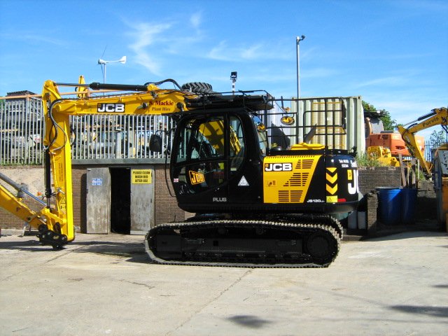 ScotJCB's tweet photo. Thanks to our Service Supervision Iain McIntyre who sent us in these pictures of our customer Scott Mackinnon picking up his brand new #JCB #JS130 from our Dundee depot.
We love sharing your JCB pictures so please donโt forget to send them to us! https://t.co/j3o1RbBpyQ