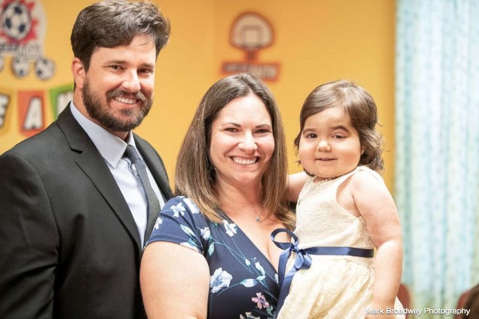 ABC's tweet photo. Guests in tears as three-year-old cancer survivor walks down the aisle as flower girl at her bone marrow donor's wedding. https://t.co/qgJilBpYun https://t.co/QZ243KhvjJ