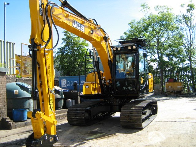 ScotJCB's tweet photo. Thanks to our Service Supervision Iain McIntyre who sent us in these pictures of our customer Scott Mackinnon picking up his brand new #JCB #JS130 from our Dundee depot.
We love sharing your JCB pictures so please donโt forget to send them to us! https://t.co/j3o1RbBpyQ