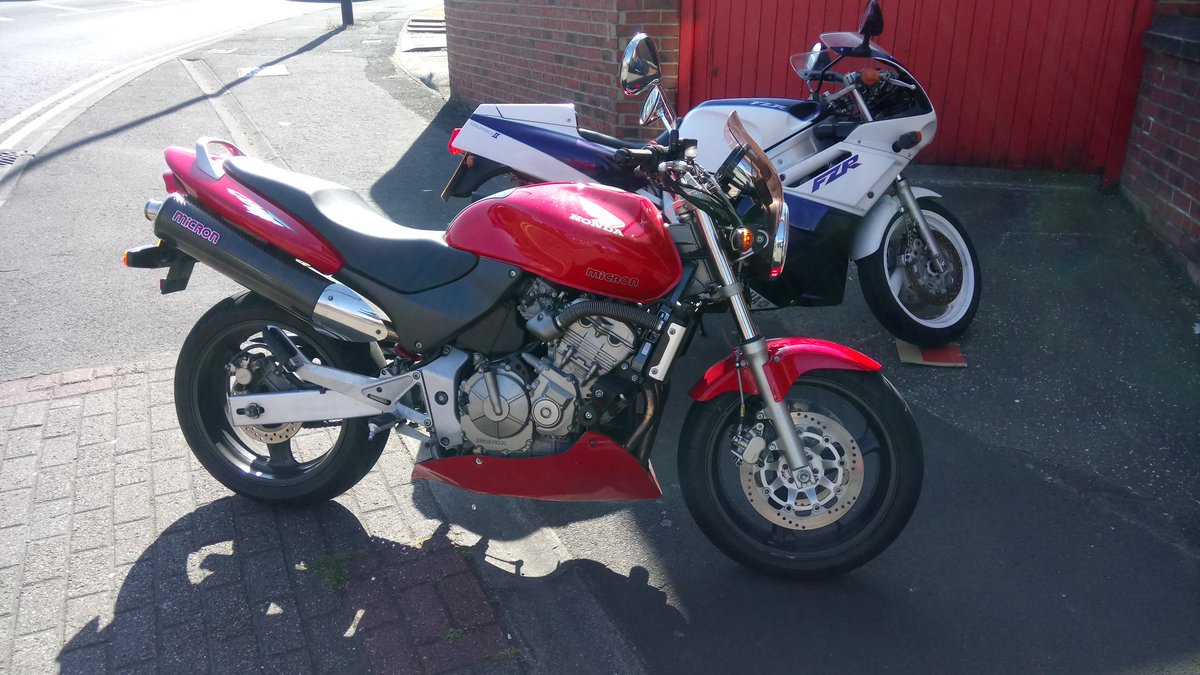 groovesnatcher's tweet photo. Amazing weather for a buzz on the new toy today, what a fun bike to ride 😁 #motorbike https://t.co/4BU5eZNKq4