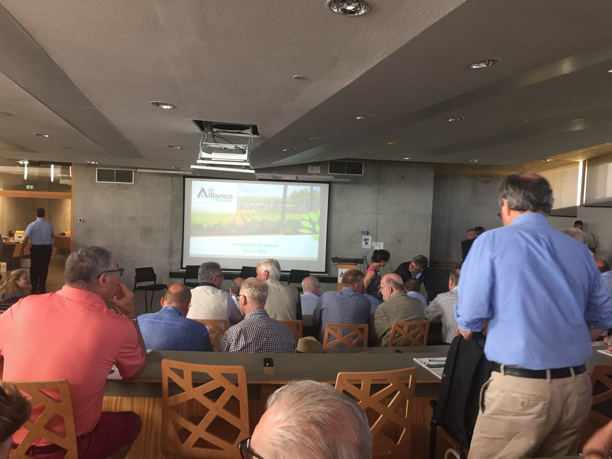 Lacoopagri_NA's tweet photo. Début de l #AG de la coop @alllianceforetbois à @agrobordeaux   : en @NvelleAquitaine la forêt gérée par @lacoopagricole ce sont plus de 50% des reboisements @UCFFcoop https://t.co/nzg3HhFtan
