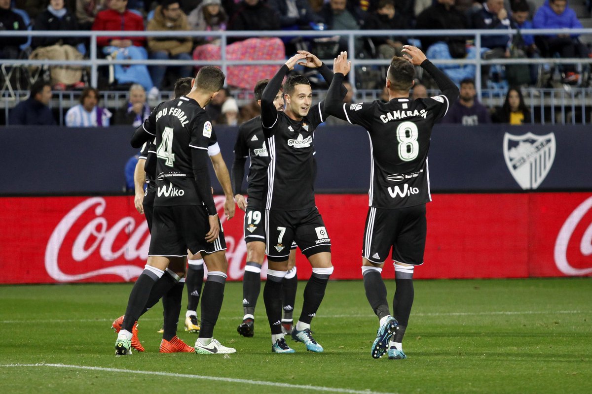 📢 ¡¡¡OJO!!!

¡Llegan las rebajas a nuestra cuenta de Twitter! 🛒👕 Si llegamos a 5.000 RT antes de mañana a las 12:00h... ¡sorteamos la tercera equipación de la temporada 2017/2018! 😍🔮🏃‍♂️