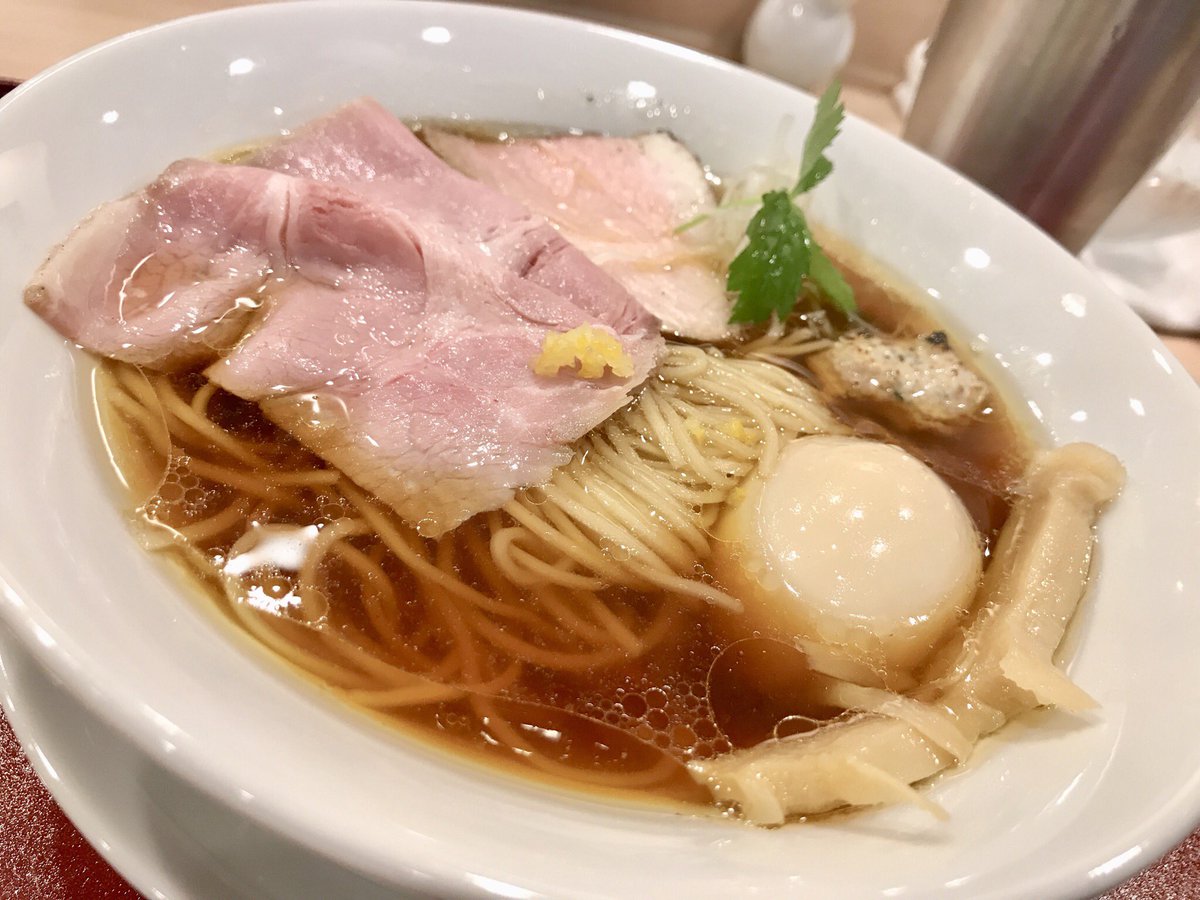 yousicc's tweet photo. うまかったべ。
｢麦と麺助｣っていう近くの
最近出来たラーメン屋さん。

鶏のポテンシャル半端ねぇ。 https://t.co/H4QBIwKVZ6