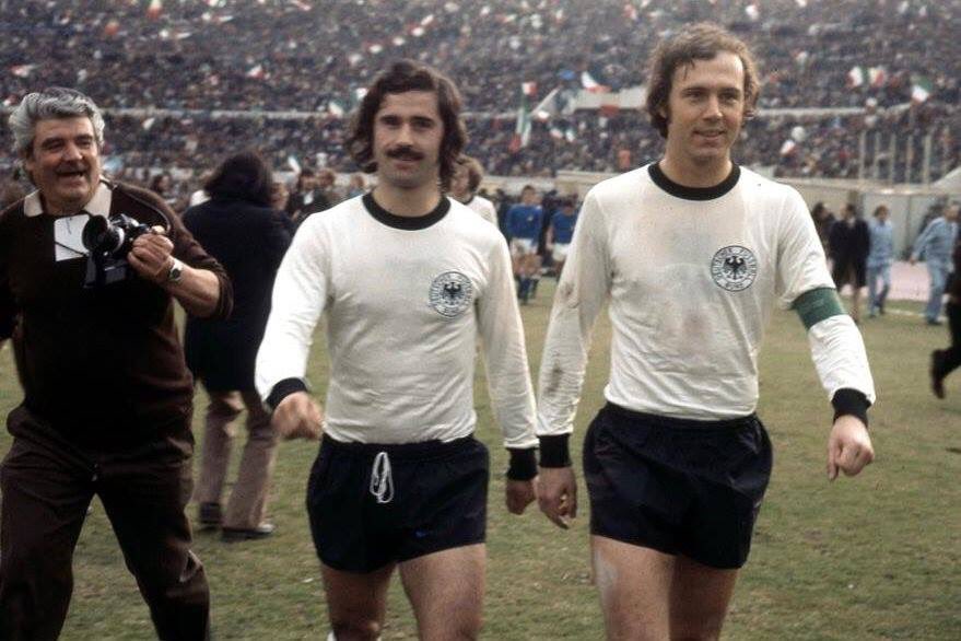 OldFootball11's tweet photo. #GerdMüller and #FranzBeckenbauer #WestGermany #EC1972 #Euro1972 https://t.co/GUjCzYzBfB