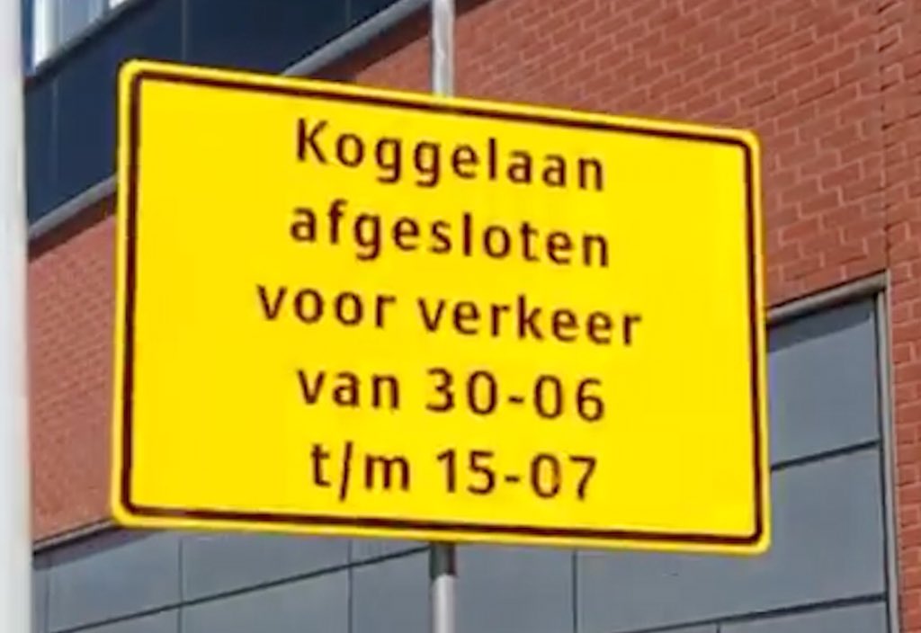 Studenten <a href="/Cibap/">Cibap vakschool</a> beschilderden de ventilatieschachten op het Lübeckplein.
Het ziet er gaaf uit, vond ook wethouder <a href="/edanker/">Ed Anker</a>!

De timing is overigens fijn, want door werkzaamheden rijden de treinen de komende twee weken niet en dus gaan veel busreizigers deze #streetart zien. 😏
