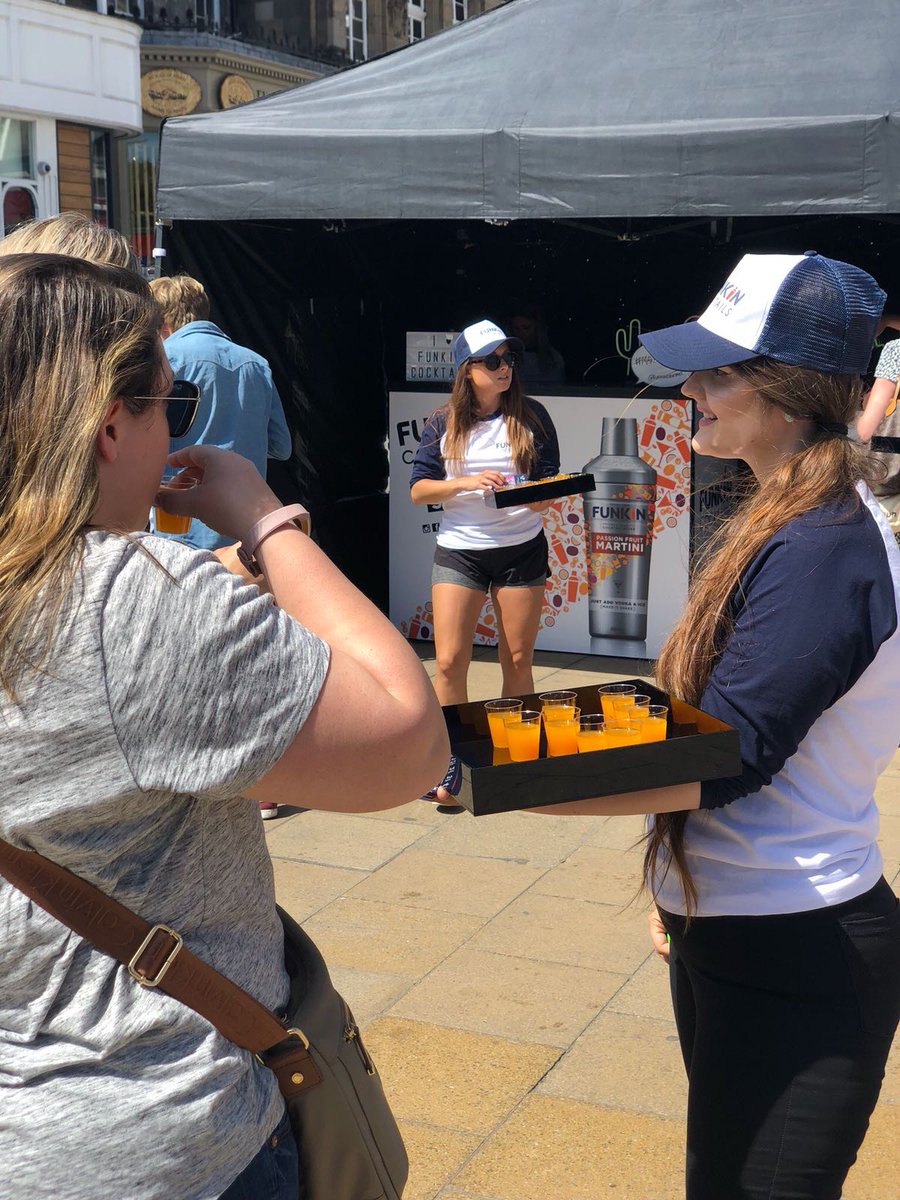 Are you in Manchester today? Come and visit us in Spinningfields Square for some FREE COCKTAILS samples! What better way to kick off your weekend? #cocktails #makeitshake #freebies