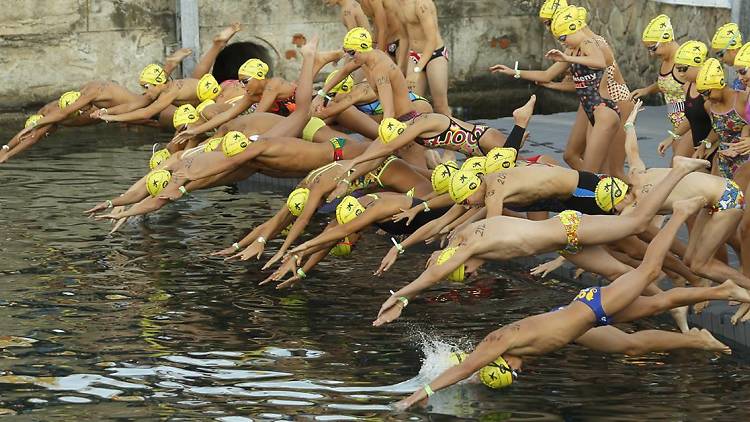 Tomorrow at 9:00am!
The classic swim in the Port of Barcelona, which reaches the 91st edition, is a must for all water enthusiasts. It will leave the Bosch and Alsina docks. The crossing becomes the Catalonia Championship and 1st International Open Water Barcelona Trophy.